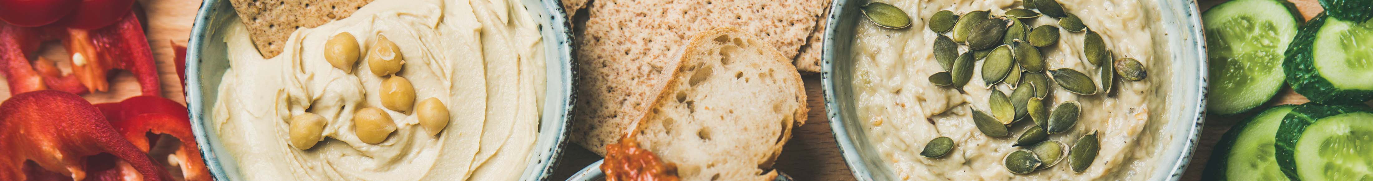 Borrelbrood met spreads en dips